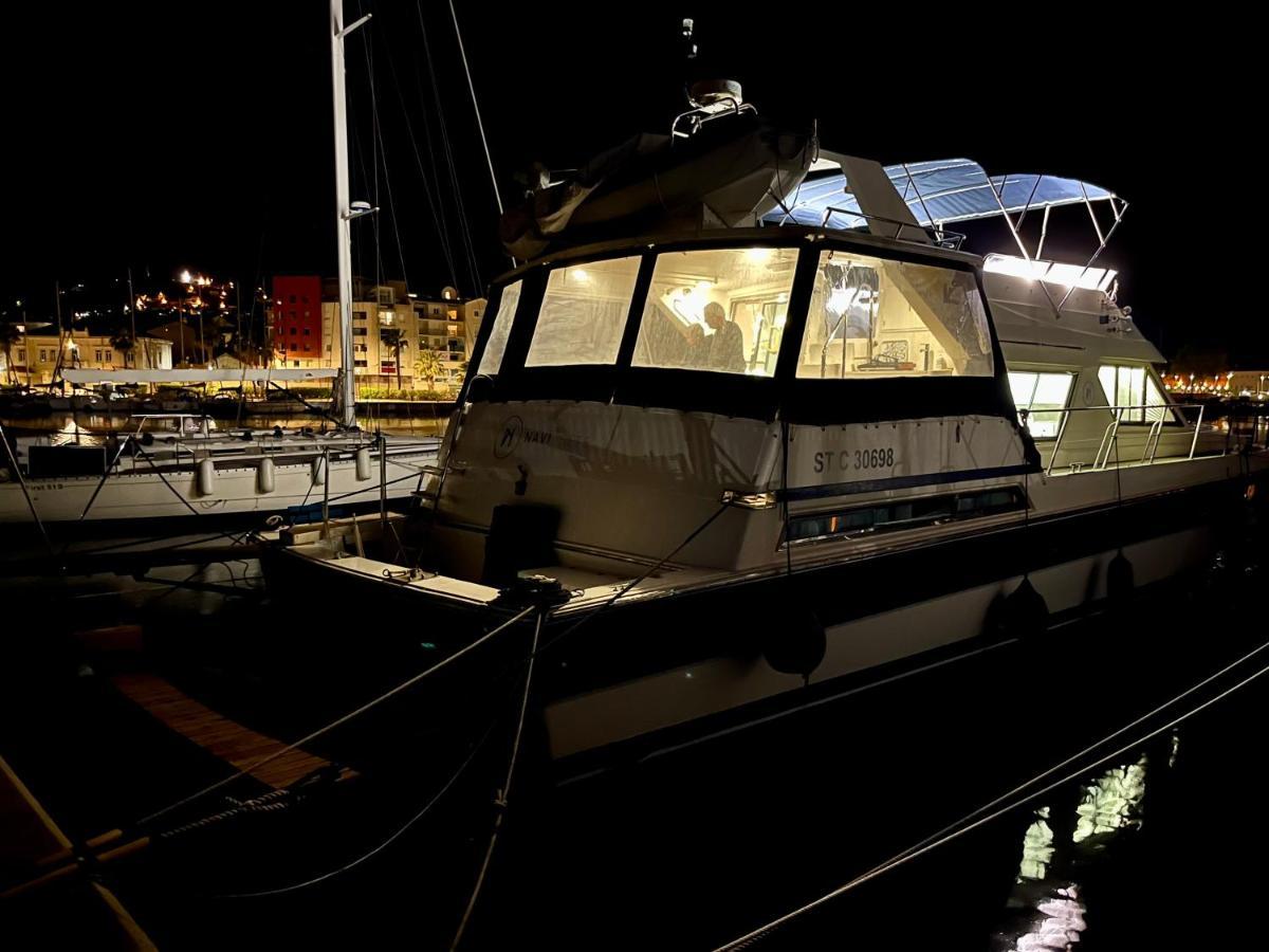 Navi Yacht A Sete, 2 A 8 Couchages, Privatif Hotell Exteriör bild
