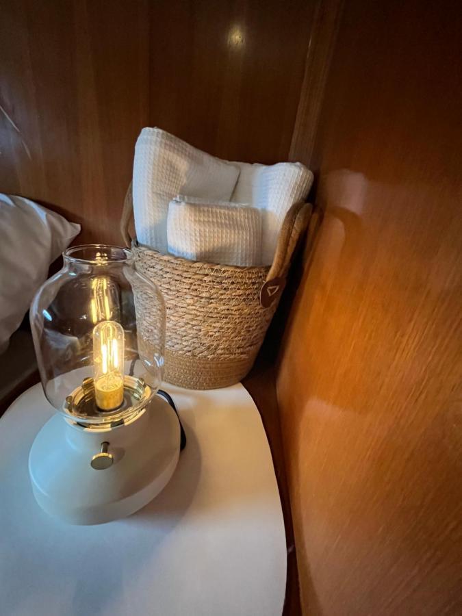 Navi Yacht A Sete, 2 A 8 Couchages, Privatif Hotell Exteriör bild