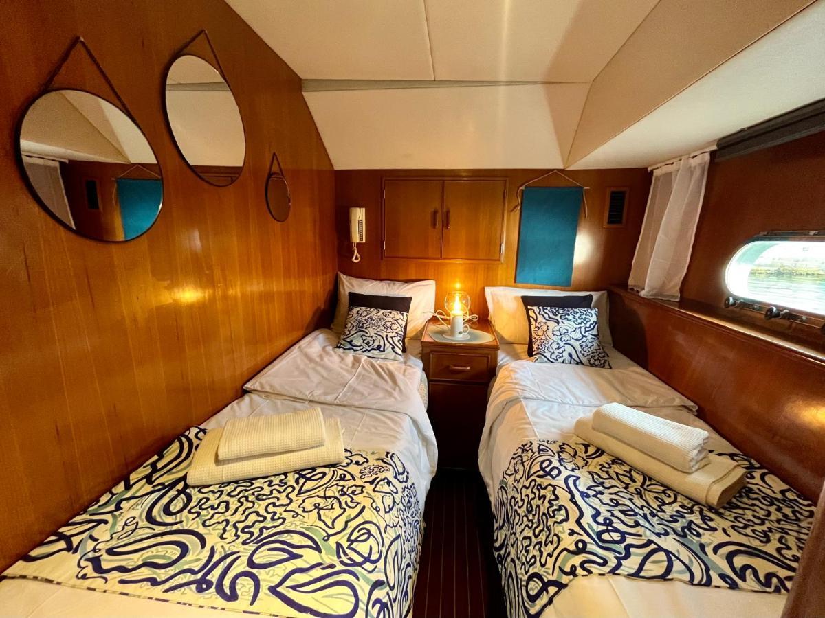 Navi Yacht A Sete, 2 A 8 Couchages, Privatif Hotell Exteriör bild