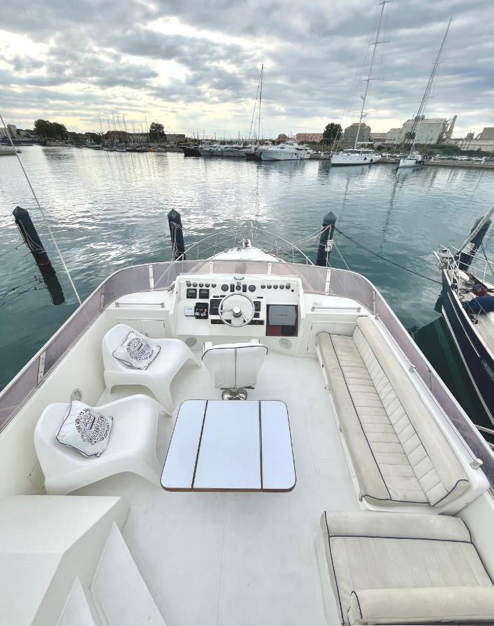 Navi Yacht A Sete, 2 A 8 Couchages, Privatif Hotell Exteriör bild