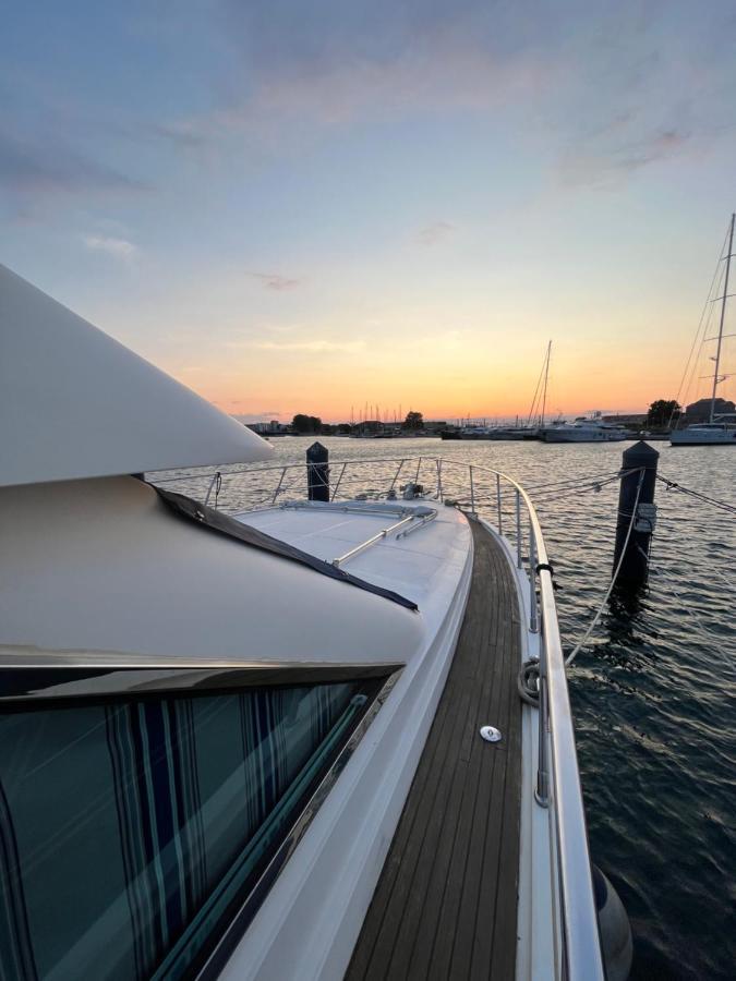 Navi Yacht A Sete, 2 A 8 Couchages, Privatif Hotell Exteriör bild